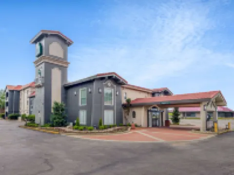 La Quinta Inn by Wyndham Kansas City Lenexa レネックサのホテル