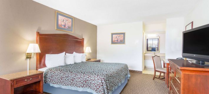 Days Inn by Wyndham Arlington Pentagon Отели в г. Арлингтон