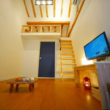 Jeonju Hanok Geugot Stay Отели рядом с достопримечательностью «Традиционный дом Хакиндан»