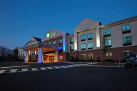 Holiday Inn Express BORDENTOWN - TRENTON SOUTH by IHG - parking