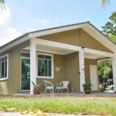 Sunset Bay Cottage タンジュンルービーチ周辺のホテル