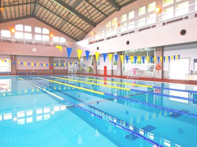 屋内プール ユインチホテル南城の写真