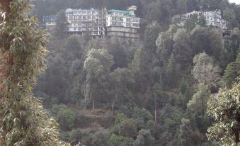 Hotel Himgiri