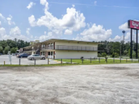 レッド ルーフ イン マックレニー マックレニーのホテル