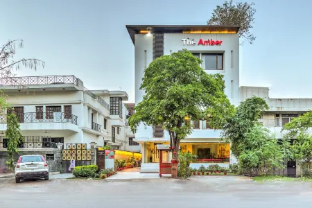 Amber Inn by Orion Hotels Отели рядом со станцией Nizamuddin Railway Station