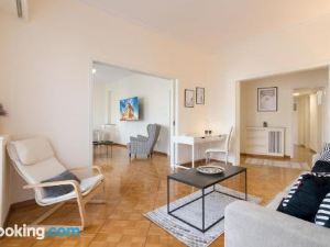 Phaedrus Living: City Center Flat Michalakopoulou