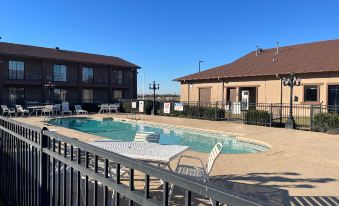 Red Roof Inn & Suites Sulphur Springs