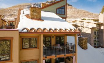 Cloud 9 by AvantStay Located at the Base of Vail Ski Resort w Community Pool Hot Tub
