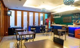 RedDoorz Plus Near Blok M Square