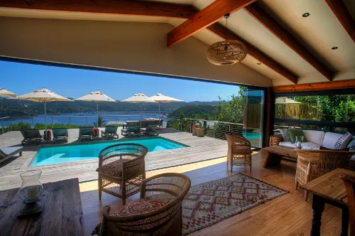 Elephant Hide of Knysna Guest Lodge Отели в г. Книсна