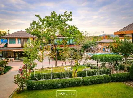AU Place Hotel Отели в г. Лёй
