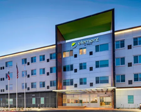 เอเลเมนท์ พาล์มเดล โรงแรมในปาล์มเดล