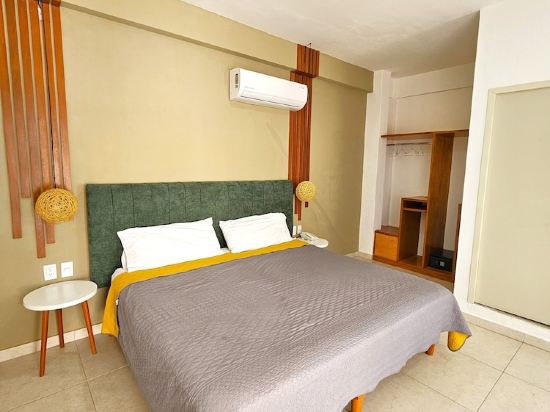 Acacia Hotel