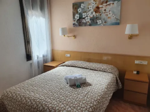 Hostal Rio de Castro Hotel dekat Museu Nacional dArt de Catalunya