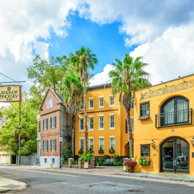 Andrew Pinckney Inn Hotels near Battery & White Point Gardens