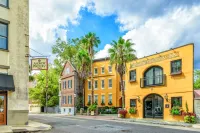 Andrew Pinckney Inn - parking