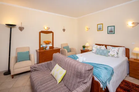 Apartamentos Flor da Laranja, Albufeira by AlgarveBlossom Отели рядом с достопримечательностью «Пляж Фалезия»