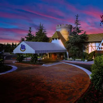 Anaheim Majestic Garden Hotel