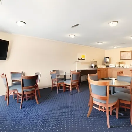 Days Inn by Wyndham Hannibal