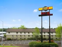 Super 8 by Wyndham Portland Airport