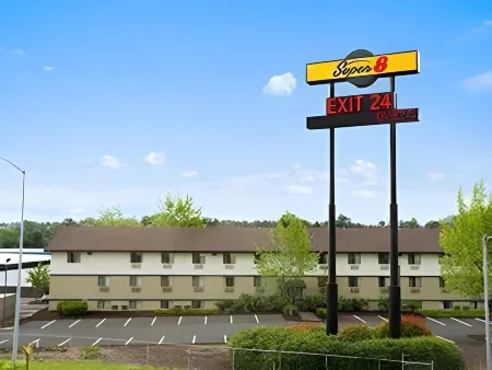 Super 8 by Wyndham Portland Airport