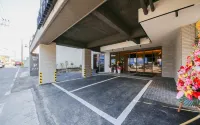 Seven Bricks Hotel - parking