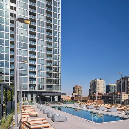 Level Chicago - River North