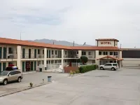 Sway Hotel - Motels
