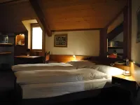 Résidence le Sapin & Bains de la Gruyère فنادق في Jaun