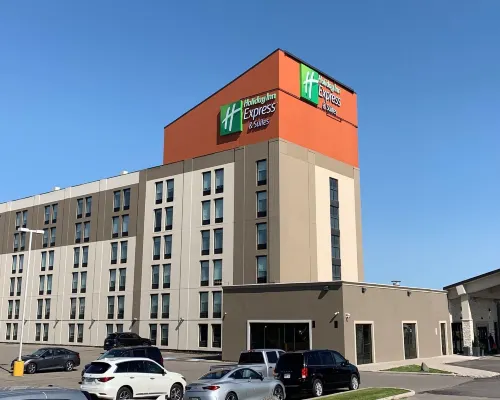 Holiday Inn Express & Suites TORONTO AIRPORT WEST by IHG Hotels near Kipling Go Station
