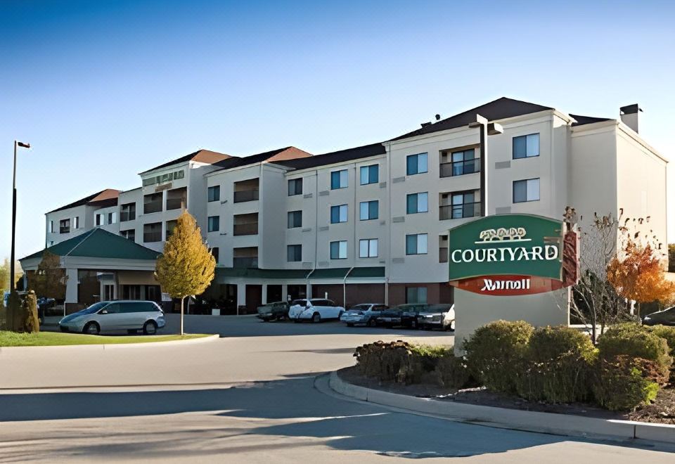 Courtyard Milwaukee North/Brown Deer - Housity