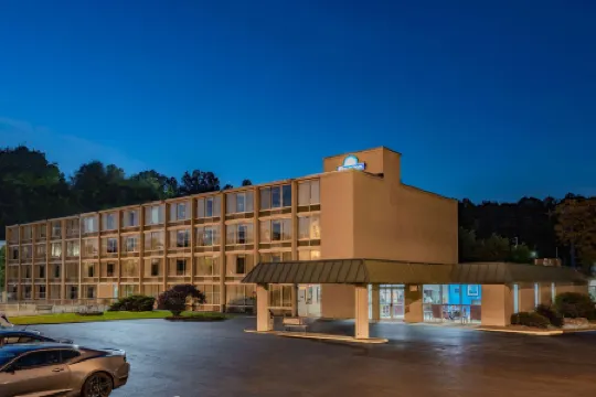 Days Inn by Wyndham Cambridge