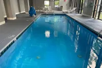 Days Inn & Suites by Wyndham Murfreesboro - Pool
