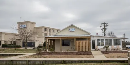 BridgePointe Hotel & Marina