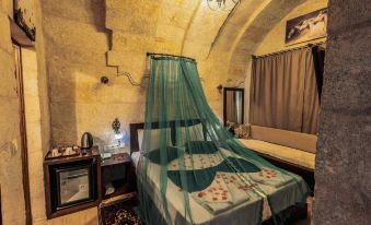 Tafana Cave & Stone Lodge