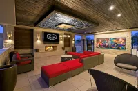 햄프턴 인 & 스위트 럽보크 대학교