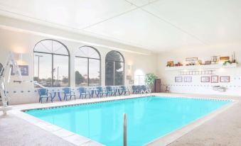 Super 8 by Wyndham West Branch