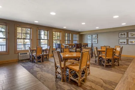 Best Western Premier the Lodge on Lake Detroit