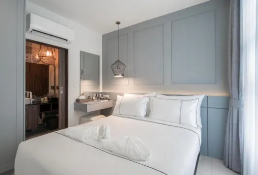 ห้องดีลักซ์ พร้อมทางลงสระว่ายน้ำ