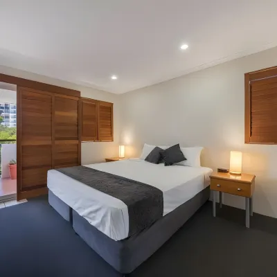 Cosmopolitan Motel & Serviced Apartments Hotels near Central Queensland Military and Artefacts Museum