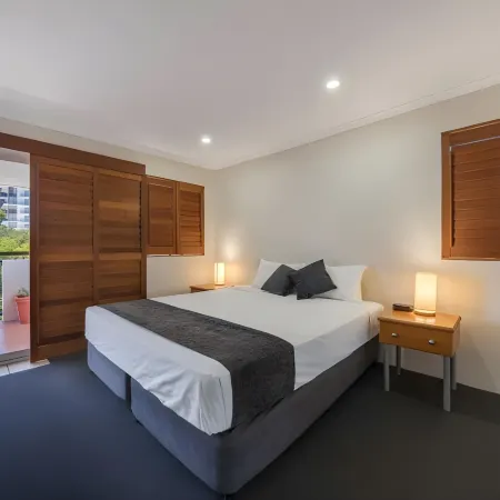 Cosmopolitan Motel & Serviced Apartments Отели в г. Рокхемптон
