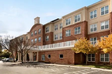 Homewood Suites by Hilton Columbus-Dublin Отели рядом с достопримечательностью «Dublin Presbyterian Church»