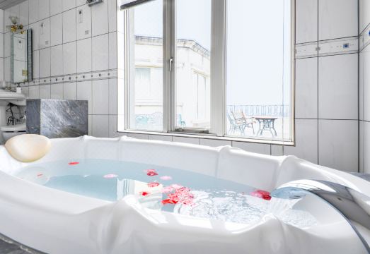 호텔 캐슬 인 쓰 외관 또는 주변 슈퍼마켓