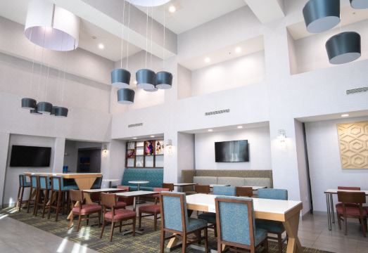 햄프턴 인 & 스위트 댈러스/루이스빌 비스타 리지 몰