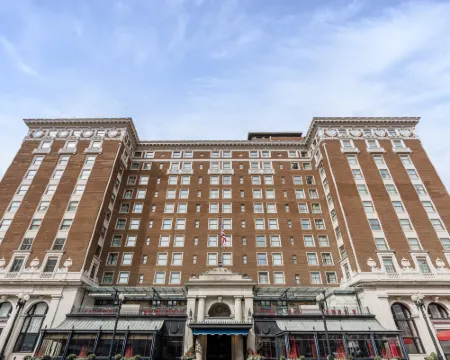 Amway Grand Plaza, Curio Collection by Hilton Hotels in Grand Rapids
