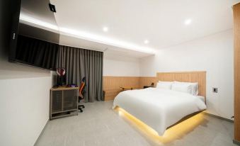 10. Hotel Ur..