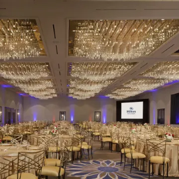 Hilton Fort Worth Отели рядом с достопримечательностью «Fort Worth Herd Longhorn Cattle Drive»