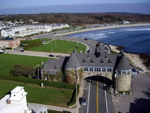 Cozy and bright shoreline studio apartment - walk to beach and row to boat Hotels in North Kingstown