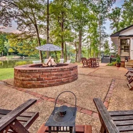 》Stunning Memphis Lake Front Home/Lakeview Escape w/ Spacious Layout!《