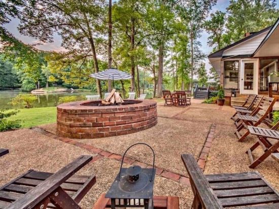 》Stunning Memphis Lake Front Home/Lakeview Escape w/ Spacious Layout!《